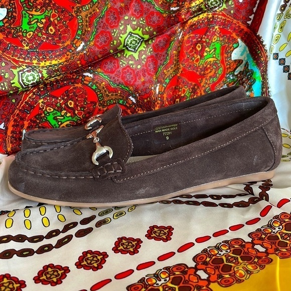 Brand New Mercer & Madison Genuine Suede Brown Flats Loafers Silver Buckle - Picture 13 of 15